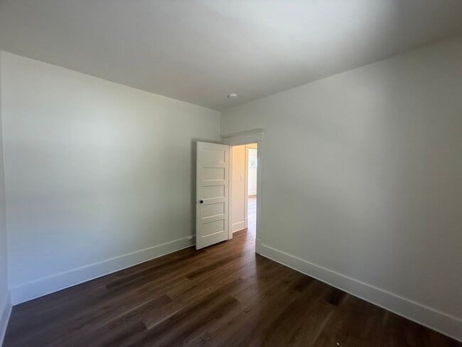 Building Photo - 3 Bed 1 Bath Newly Remodeled Pet Free Home...