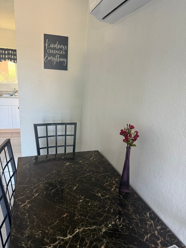 Building Photo - 797 W Mesa Verde Dr