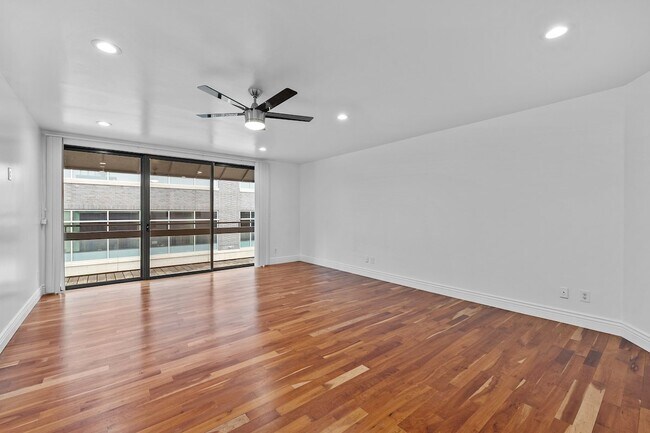 Building Photo - Central Cheery Creek Two Bed, Two Bath for rent.  Location, Location , Location