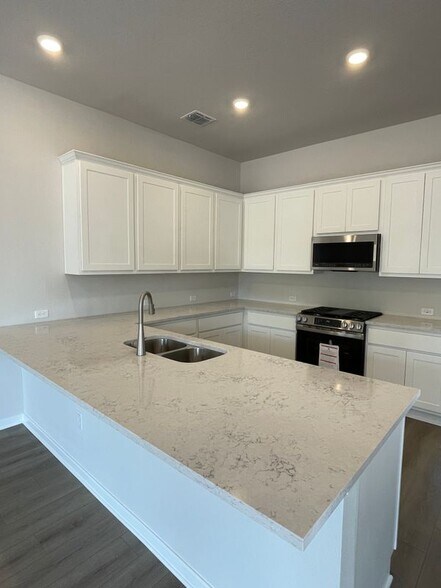 Building Photo - 4701 Wally Ave