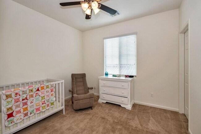 Building Photo - Spacious 5 Bedroom Home in Beautiful Chand...