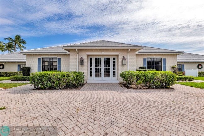 Building Photo - 160 Cypress Club Dr