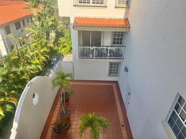 Building Photo - 37 Majorca Ave