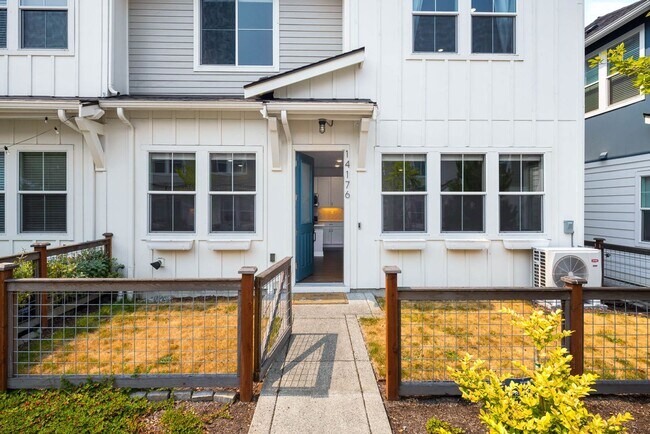 Building Photo - Beautiful River Trail 3 Bedroom Craftsman with Designer Kitchen & Spa-Inspired Primary Suite