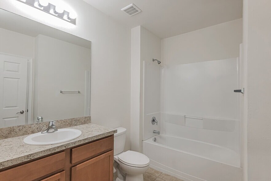 Building Photo - 203 NE 9th Ave