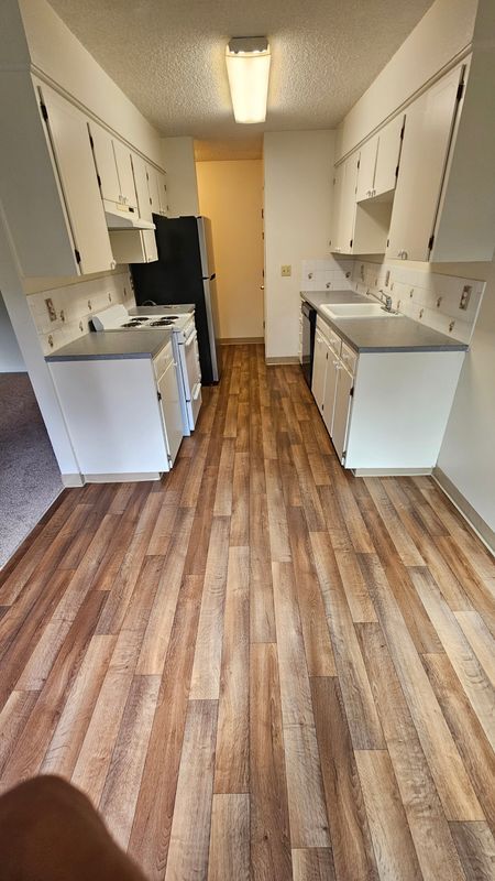 Building Photo - 4480 SW 96th Ave