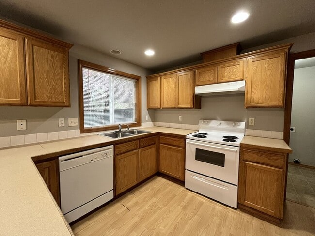 Building Photo - 3-Bed Home with Fireplace, Fenced Backyard, 2 Car Garage & Front Patio!