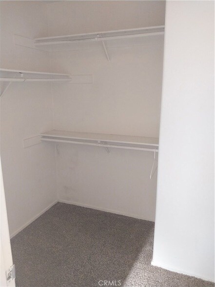 Building Photo - 935 Redtail Dr