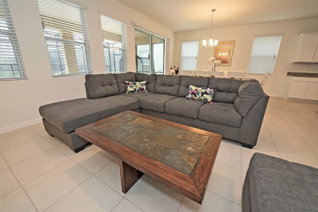 Building Photo - 5277 Oakbourne Ave