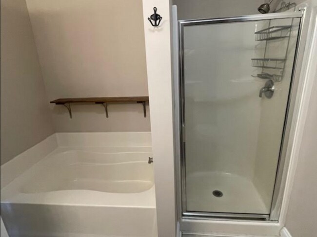 Building Photo - A cozy Condo with 2 beds and 2 bath availa...