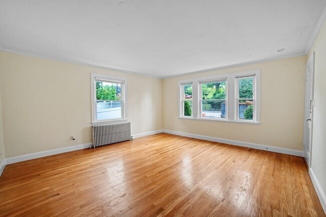 Building Photo - 431 Adams St