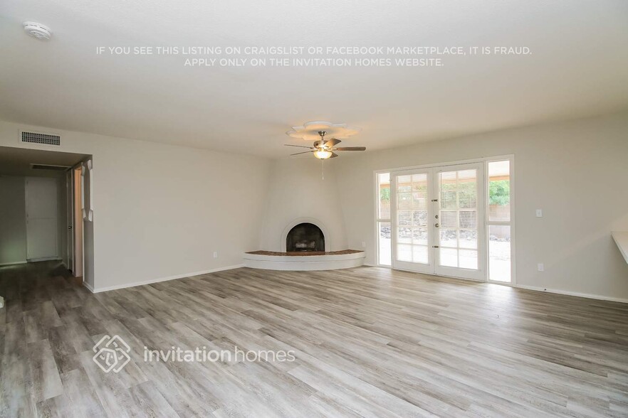 Building Photo - 2343 E Loma Vista Dr