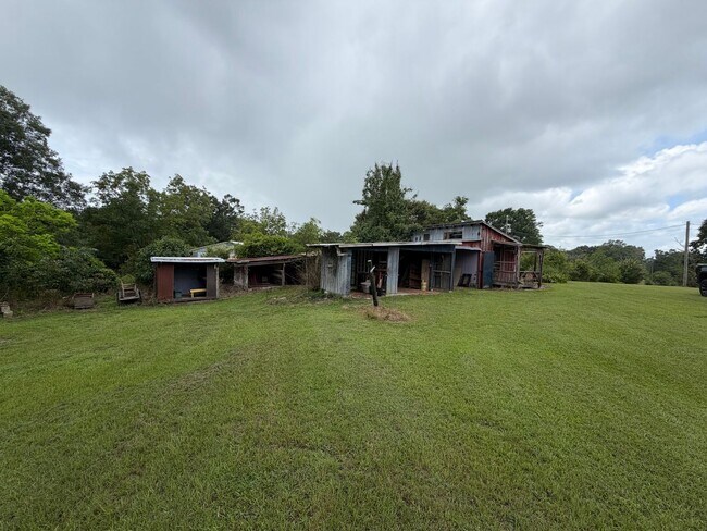 Building Photo - Unique farmhouse just outside Troy