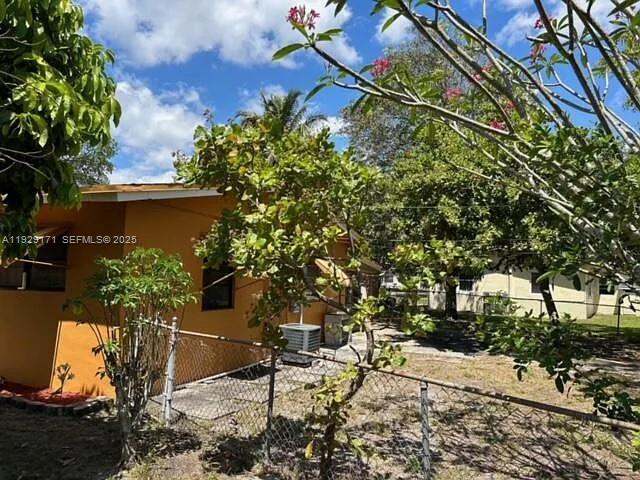 Building Photo - 1536 NW 15th Ave