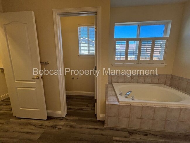 Building Photo - 2963 Hot Springs Dr