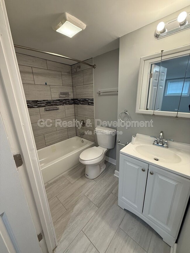 Building Photo - 6416 S Drexel Ave