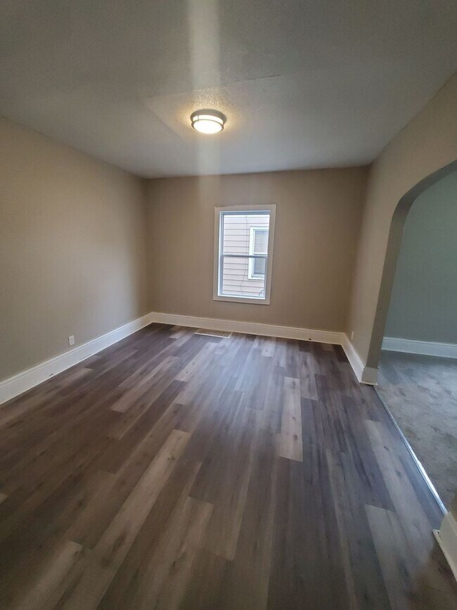 Building Photo - 509 Parkview Dr