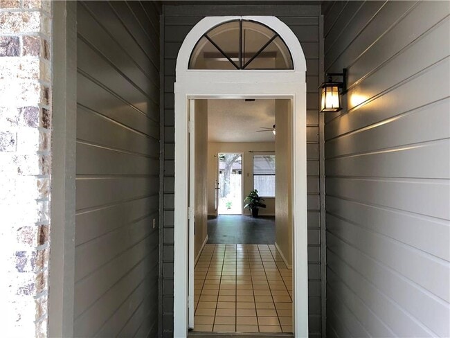 Building Photo - 1321 Piney Creek Ln