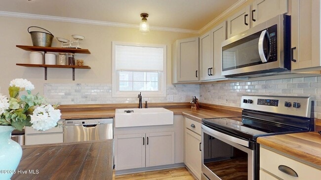 Building Photo - 202 Sheldon Rd