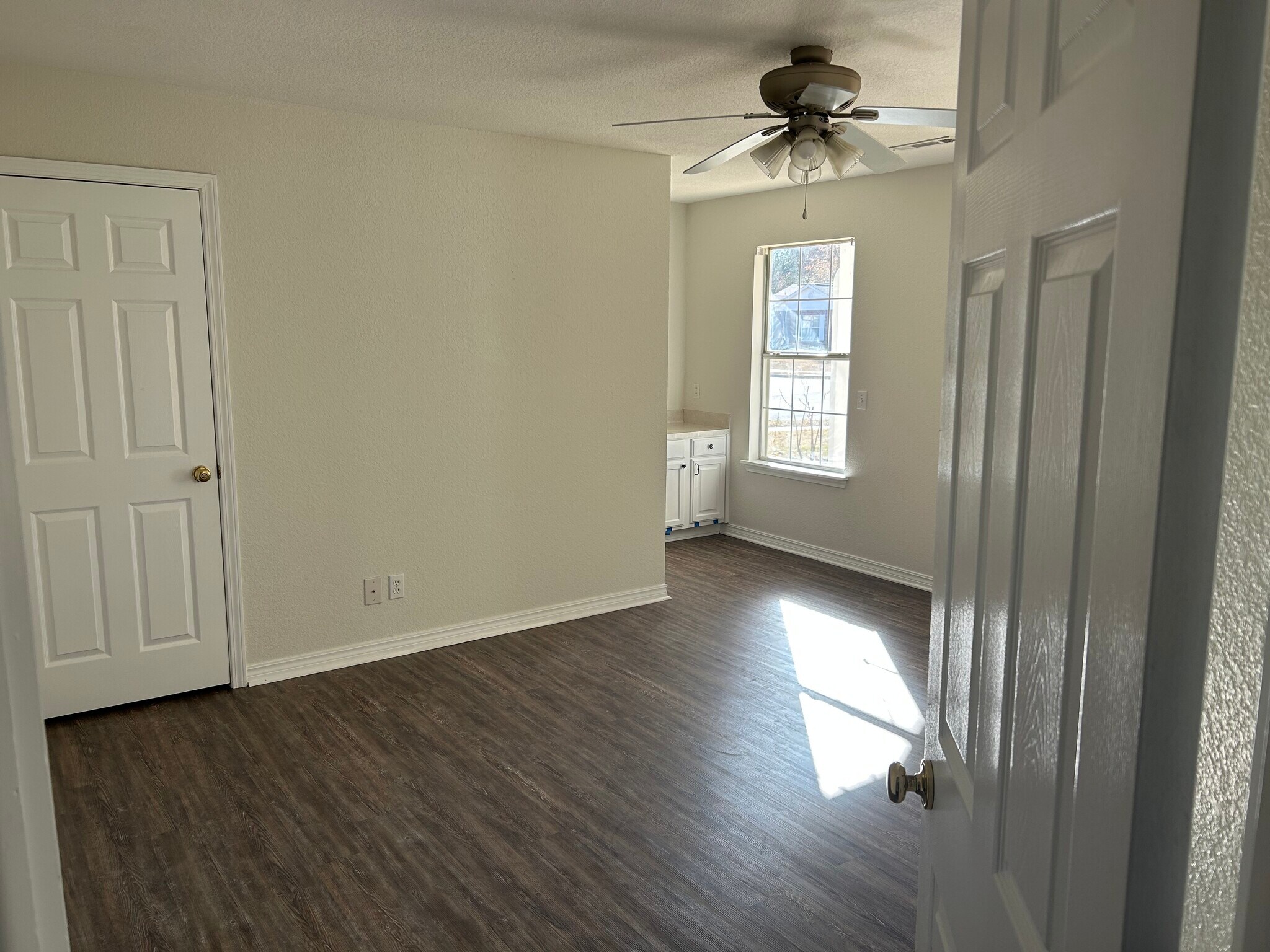 Building Photo - 1474 N Caddo Ave