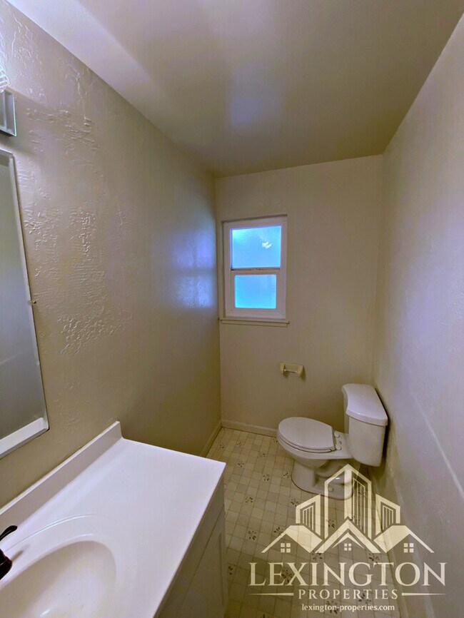 Building Photo - 5304 Ronnie St