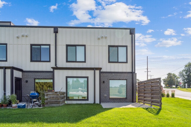 Building Photo - 3 Crosby Park Dr