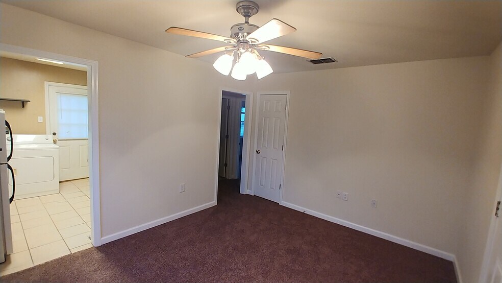 Building Photo - 5765 Cameron Blvd