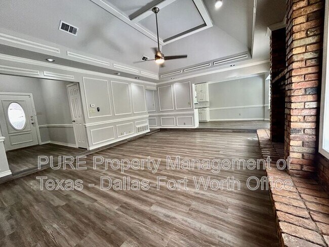Building Photo - 7729 Red Oak St
