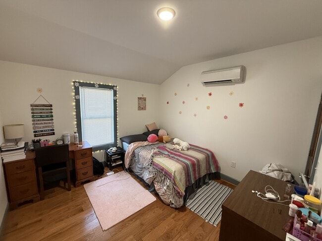 Building Photo - 413 S Aurora St