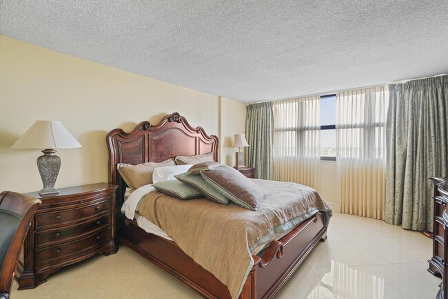 Building Photo - 859 Jeffery St