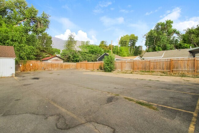 Building Photo - 2332 Eccles Ave