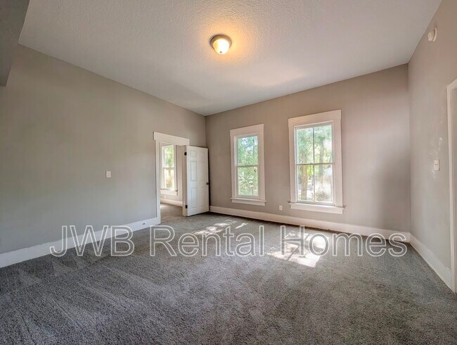 Building Photo - 421 Golfair Blvd