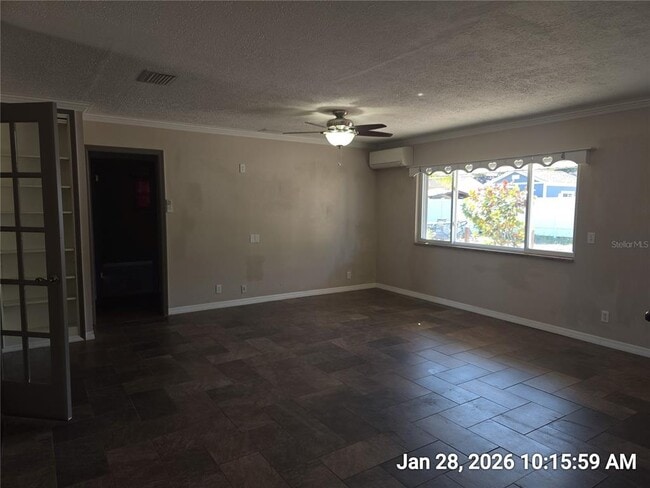 Building Photo - 1013 Greenbriar Dr