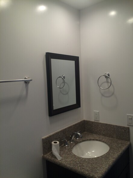 Building Photo - 628 W 84th St