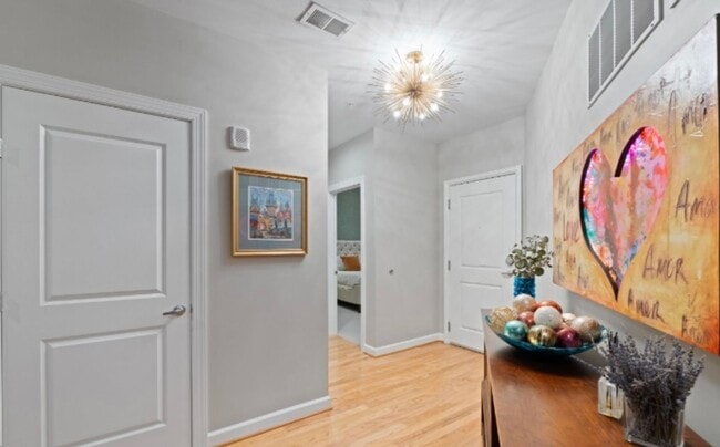 Building Photo - Centerpointe- Urban luxury living!!