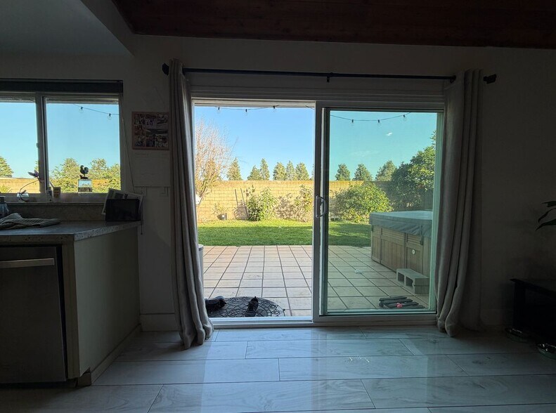 Building Photo - 1490 Sierra Madre Dr