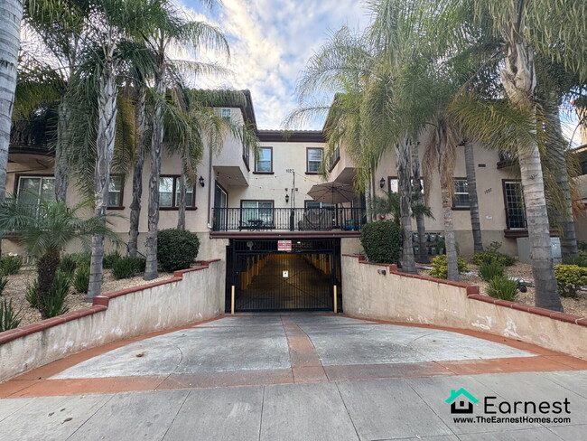 Building Photo - Luxury 4-Bedroom, 3 Bathroom Townhome in t...