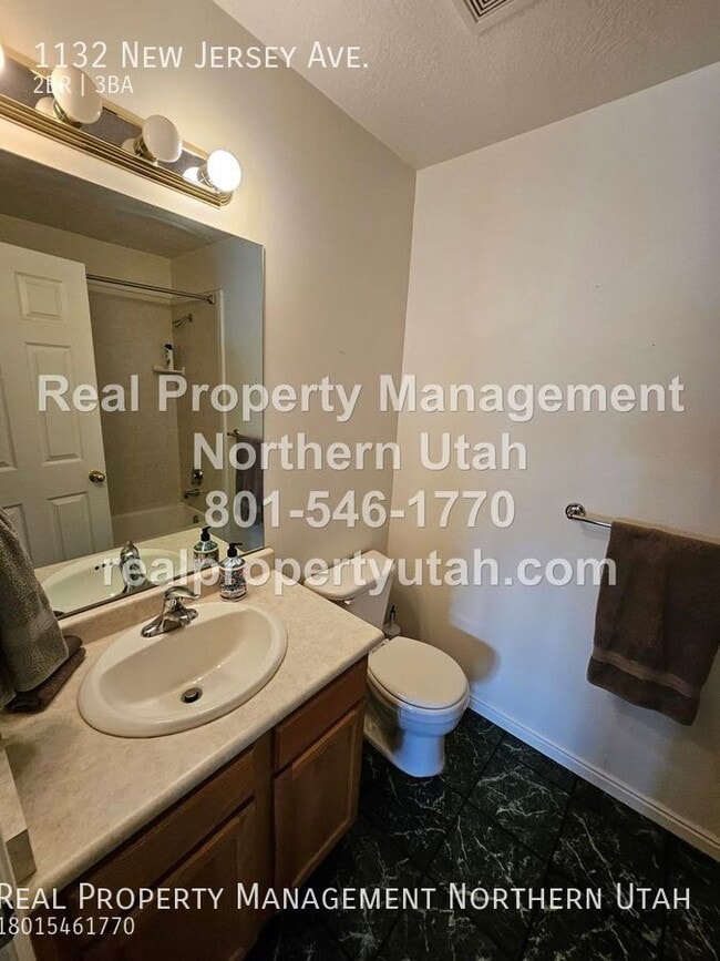 Building Photo - 1132 150 W
