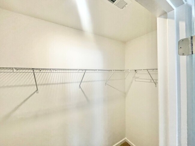 Building Photo - 3 br Paired Home minutes from I-77 and I-40 READY MARCH 31st