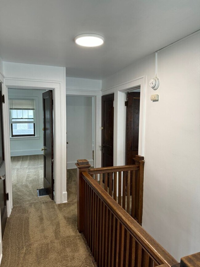 Building Photo - 845 E University Ave