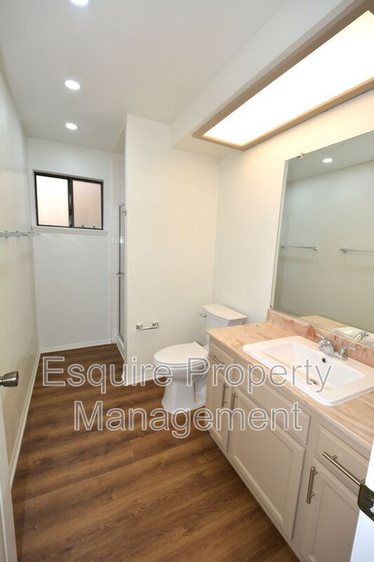 Building Photo - 1610 Oneida Pl