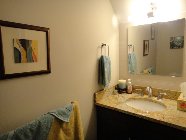 Building Photo - 240 Lauriston St