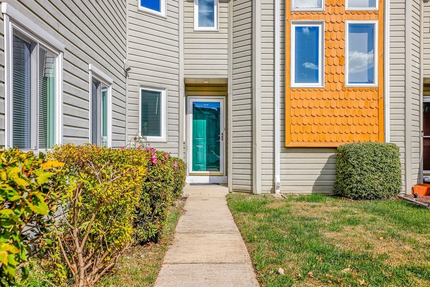 Building Photo - 363 Chickory Way
