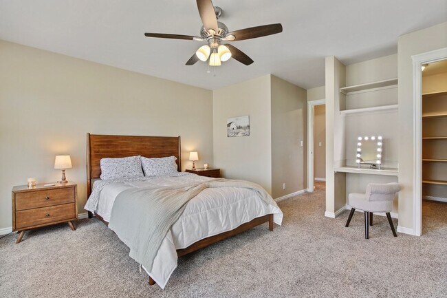 Building Photo - Fully Furnished 5 Bedroom Home in Eagle Id...