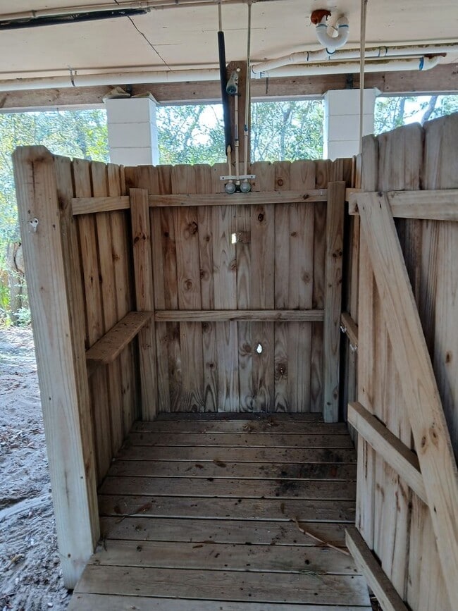 Building Photo - Charming Coastal Rental at Bald Point FL