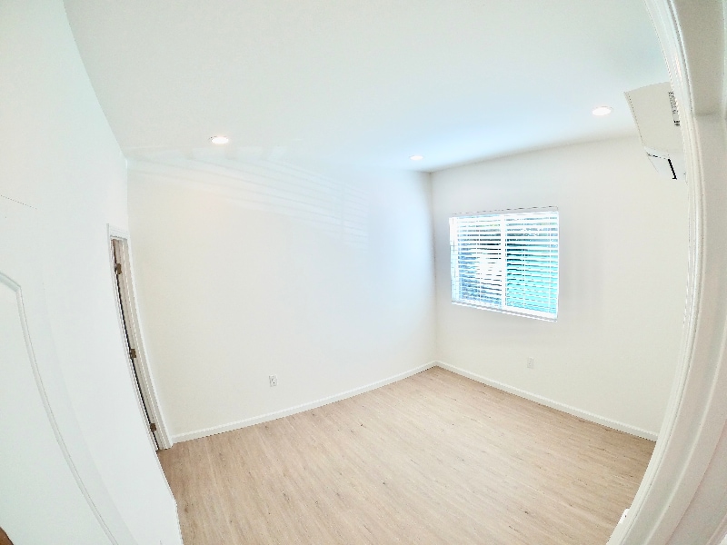 Building Photo - 859 W 43rd Pl