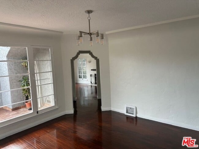 Building Photo - 1601 Stearns Dr