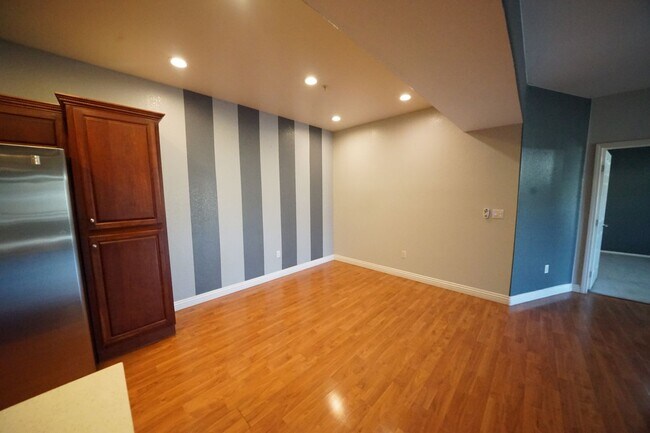 Building Photo - 2291 W Horizon Ridge Pkwy