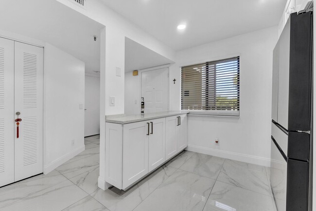 Building Photo - 14476 Amberly Ln