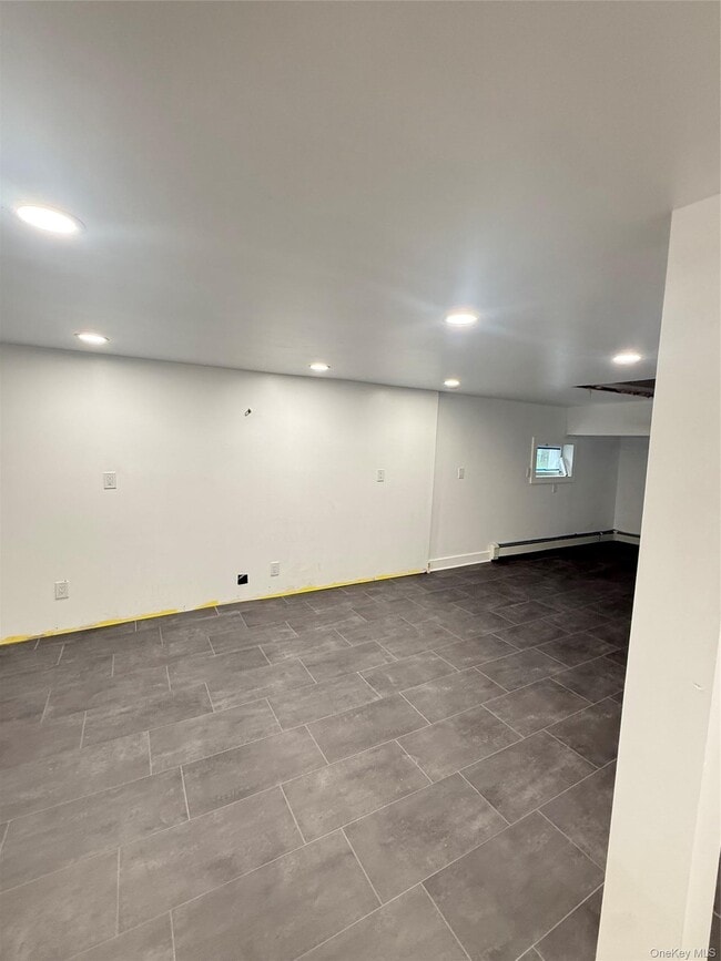 Building Photo - 610 Laurelton Blvd